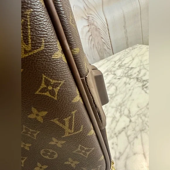 Louis Vuitton Luggage - Picture 8 of 15